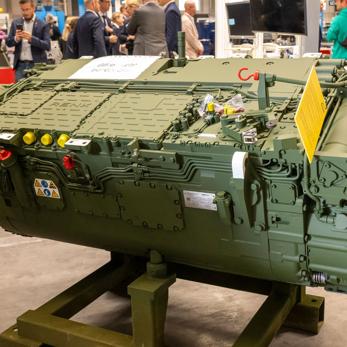 Ein Getriebe von Renk. - Foto: Peter Kneffel/dpa