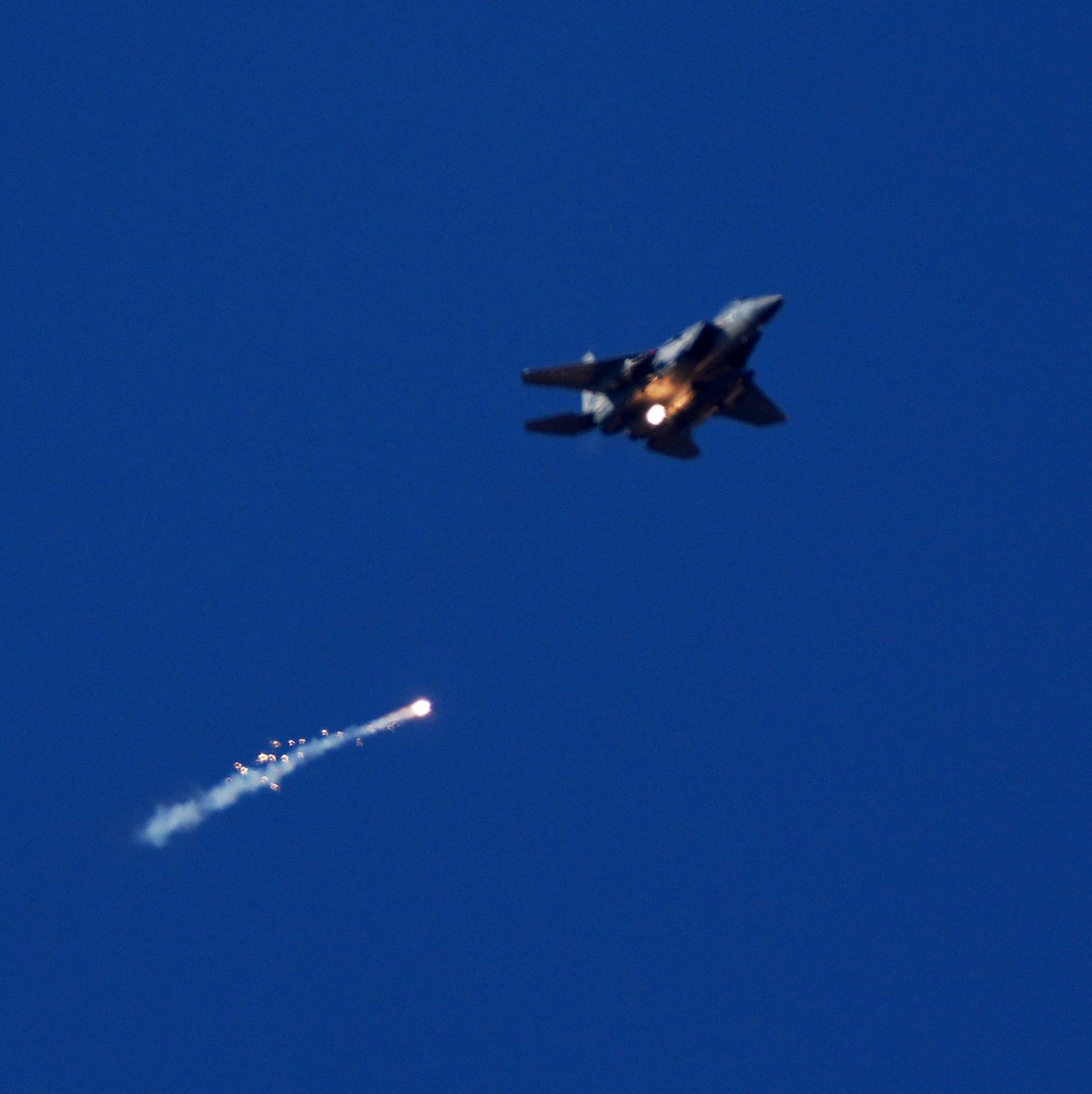 Israel setzt seine Angriffe im Iran fort. (Archivbild)  - Foto: Ariel Schalit/AP/dpa