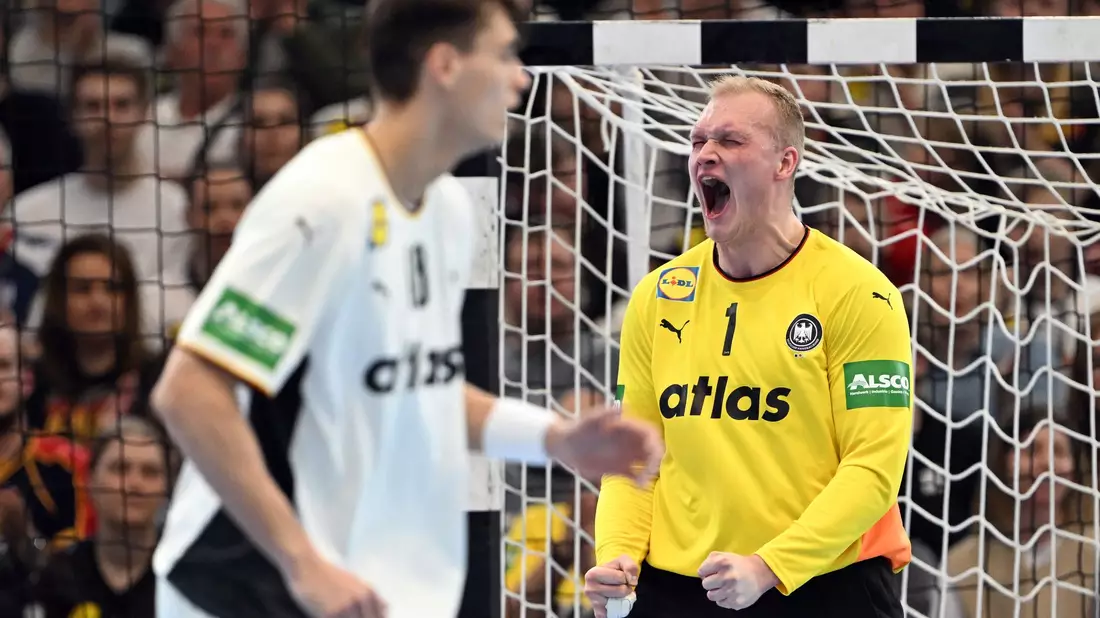 Torwart David Späth bejubelte einen spektakulären Sieg. - Bild: Federico Gambarini/dpa