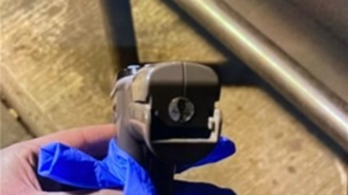 POL-KR: Obdachloser bedroht Passantin und Polizisten scheinbar mit Schusswaffe - Foto: presseportal.de