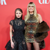 Heidi Klum steht neben ihrer Tochter Leni. (Archivbild) - Foto: Annette Riedl/dpa