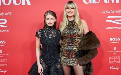 Heidi Klum steht neben ihrer Tochter Leni. (Archivbild) - Foto: Annette Riedl/dpa