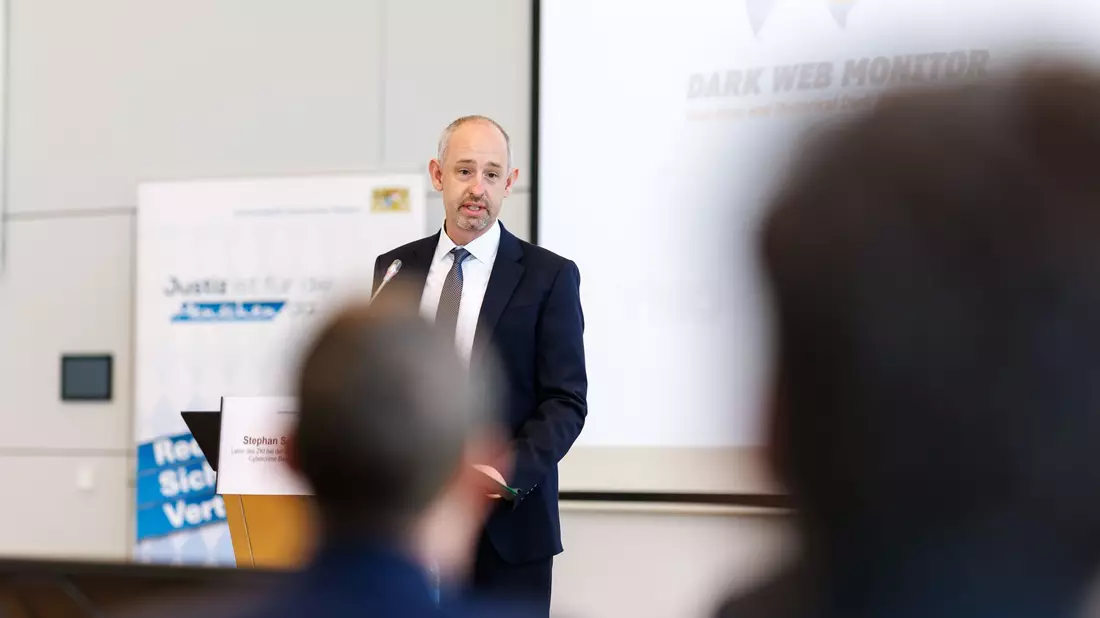 Stephan Schäl, Leiter des Zentrums zur Bekämpfung von Kinderpornographie und sexuellem Missbrauch im Internet - Bild: Matthias Balk/dpa