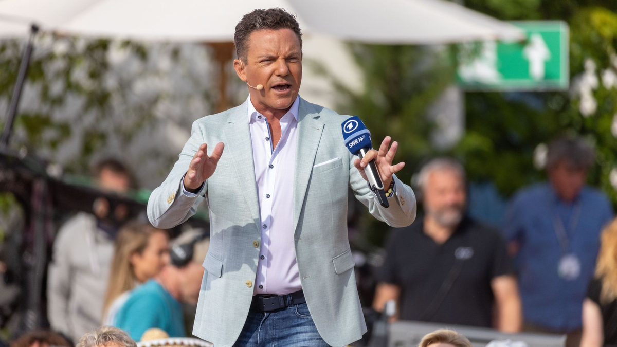 Moderator Stefan Mross. - Foto: Philipp von Ditfurth/dpa