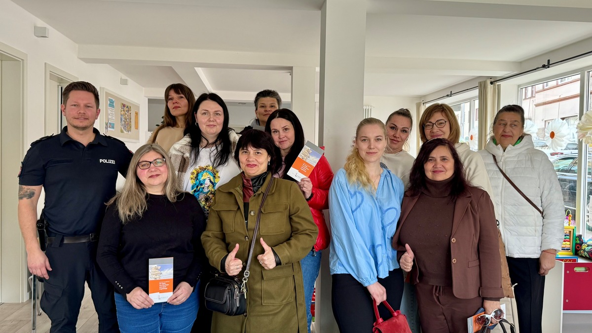 POL-HI: Austausch mit ukrainischen Geflüchteten: Polizei Alfeld stärkt Vertrauen vor Ort - Foto: presseportal.de