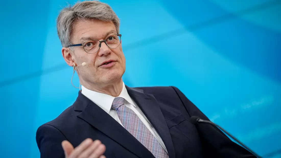 Verkehrsminister Schnieder: «wichtiger Meilenstein der Agenda für zufriedene Kunden auf der Schiene» - Bild: Kay Nietfeld/dpa