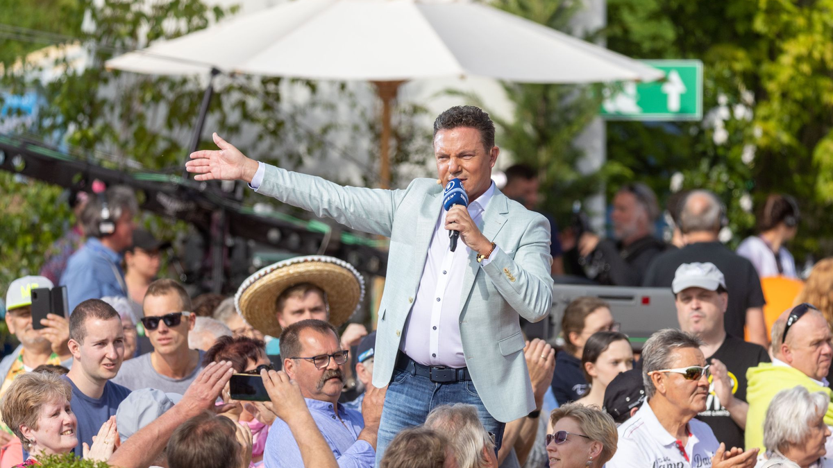 Moderator und Schlagersänger Stefan Mross hat die Sendung über Jahrzehnte geprägt. (Archivbild) - Foto: Philipp von Ditfurth/dpa