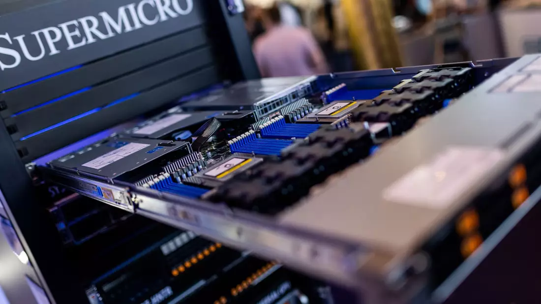 Supermicro betont, dass sich die Vorwürfe nur gegen einzelne Mitarbeiter, aber nicht gegen die Firma richten. (Archivbild) - Bild: Philipp von Ditfurth/dpa