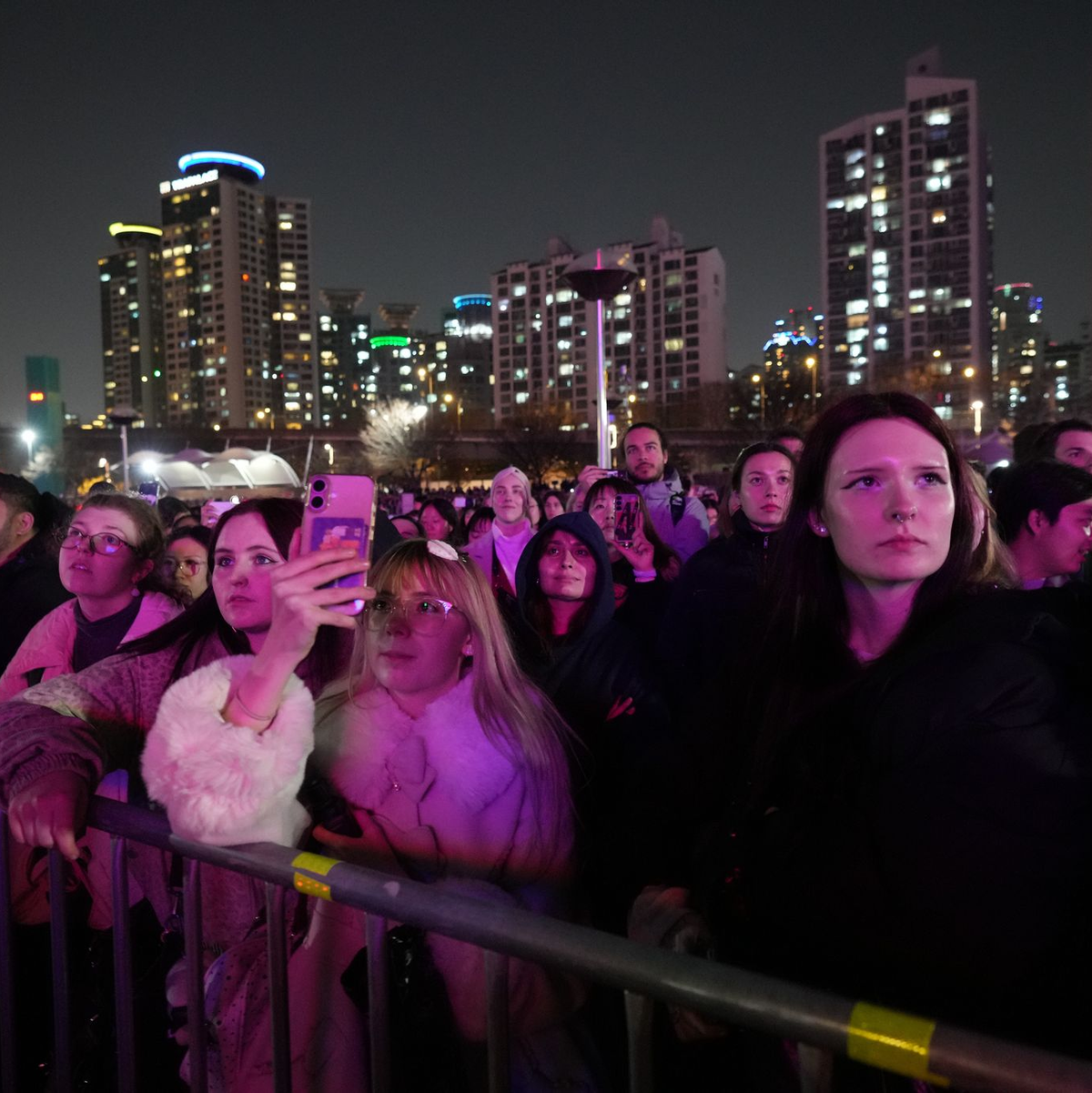 Die Fans fieberten dem Comeback entgegen. - Foto: Lee Jin-man/AP/dpa