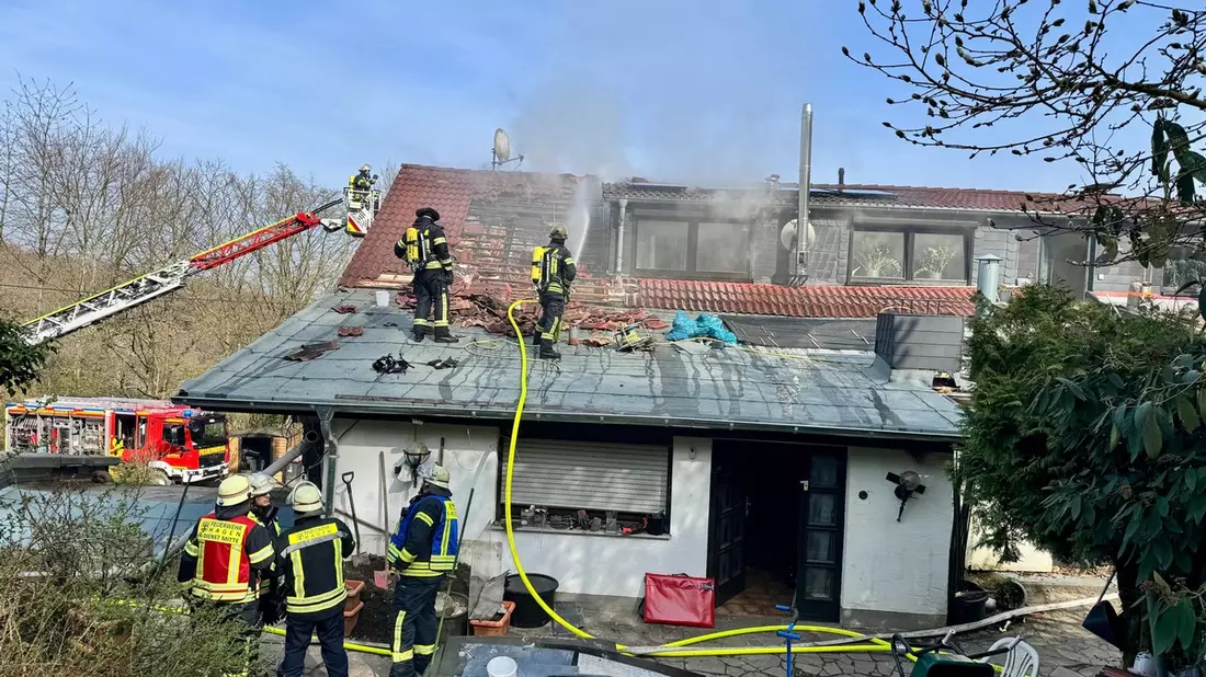 FW Hagen: Dachstuhlbrand in Gaststätte - Bild: presseportal.de
