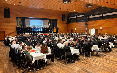 FW Bergheim: Ehrungen und Beförderungen zur Jahreshauptversammlung der Feuerwehr Bergheim Zahlreiche ehrenamtliche Mitglieder gewürdigt - Führungswechsel an der Spitze und in den Einheiten - Foto: presseportal.de