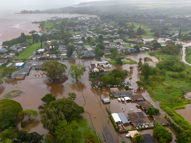Besonders die Nordküste von Oahu ist stark betroffen. - Foto: Mengshin Lin/FR172028 AP/AP/dpa