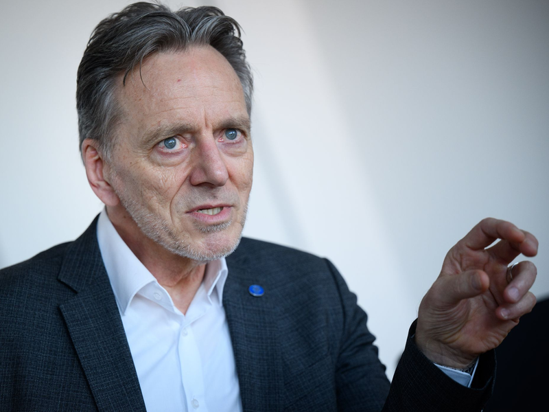 BKA-PrĂ€sident Holger MĂŒnch ist offen fĂŒr die Debatte ĂŒber ein Social-Media-Verbot. (Archivbild) - Foto: Bernd von Jutrczenka/dpa