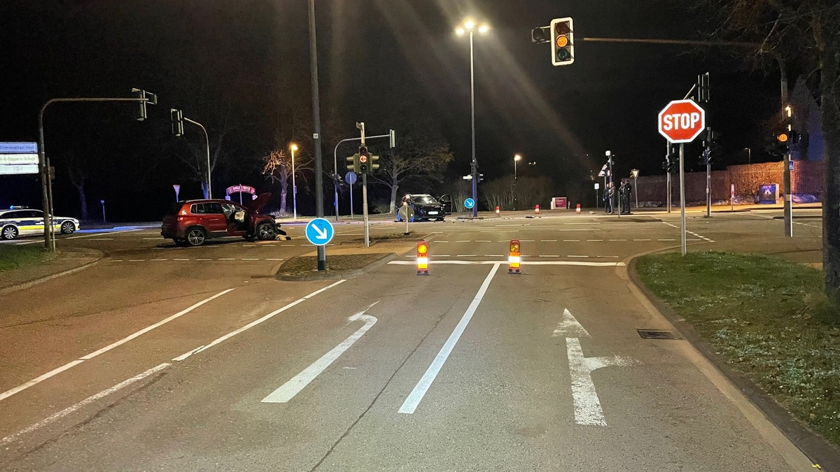 POL-PDTR: Vollsperrung nach schwerem Unfall Kohlenstraße/Trimmelter Hof, fünf verletzte Personen - Foto: presseportal.de