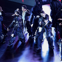 Nach vier Jahren Pause wird BTS beim ersten Auftritt in Seoul mit viel Jubel empfangen.  - Foto: Kim Hong-Ji/Pool Reuters/AP/dpa