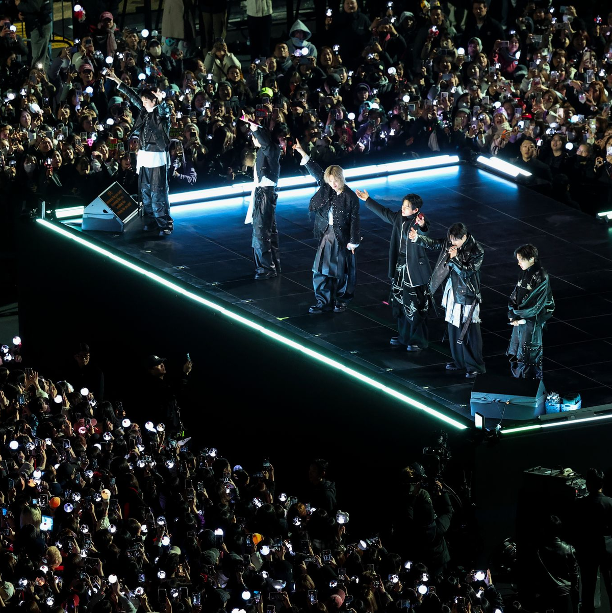 Die «Army» jubelte der Band zu.  - Foto: Kim Hong-Ji/Pool Reuters/AP/dpa