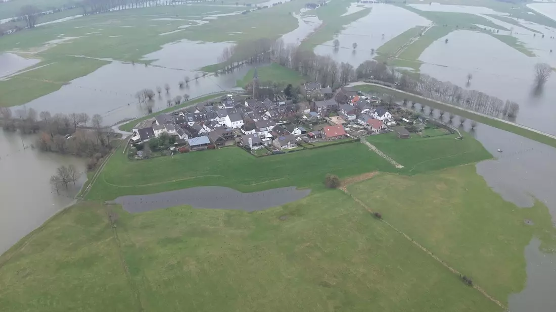 FW-KLE: Fit für medizinische Notfälle bei Hochwasser - Sonderausbildung der Löschgruppe Schenkenschanz stellt Erstversorgung bei Hochwasser sicher - Bild: presseportal.de