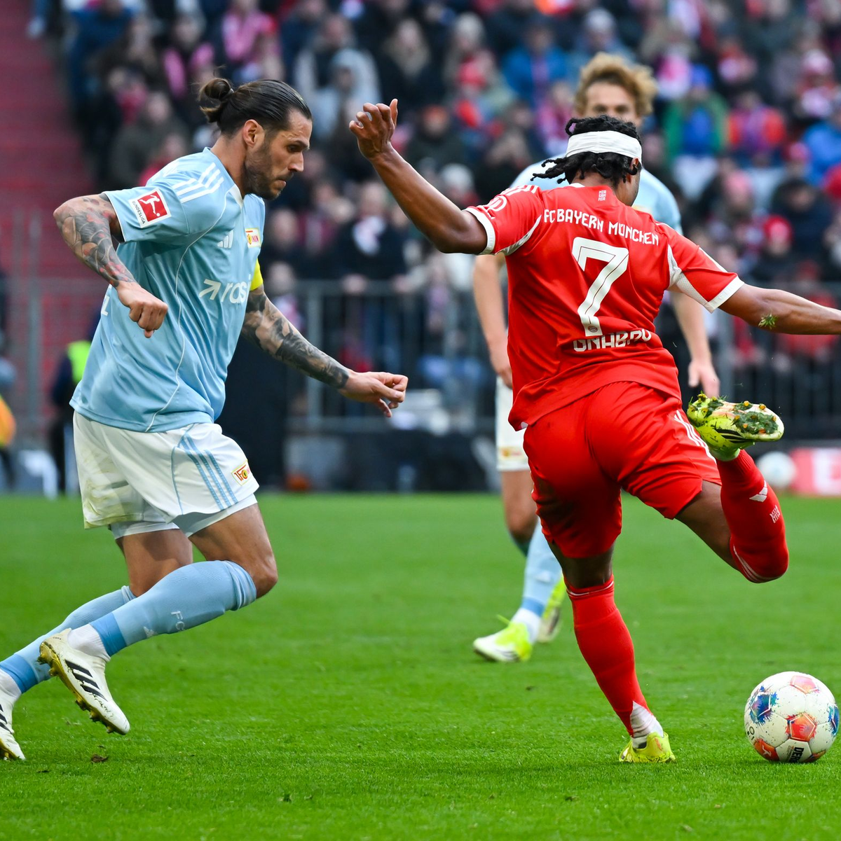 Serge Gnabry beim Torschuss. - Foto: Sven Hoppe/dpa