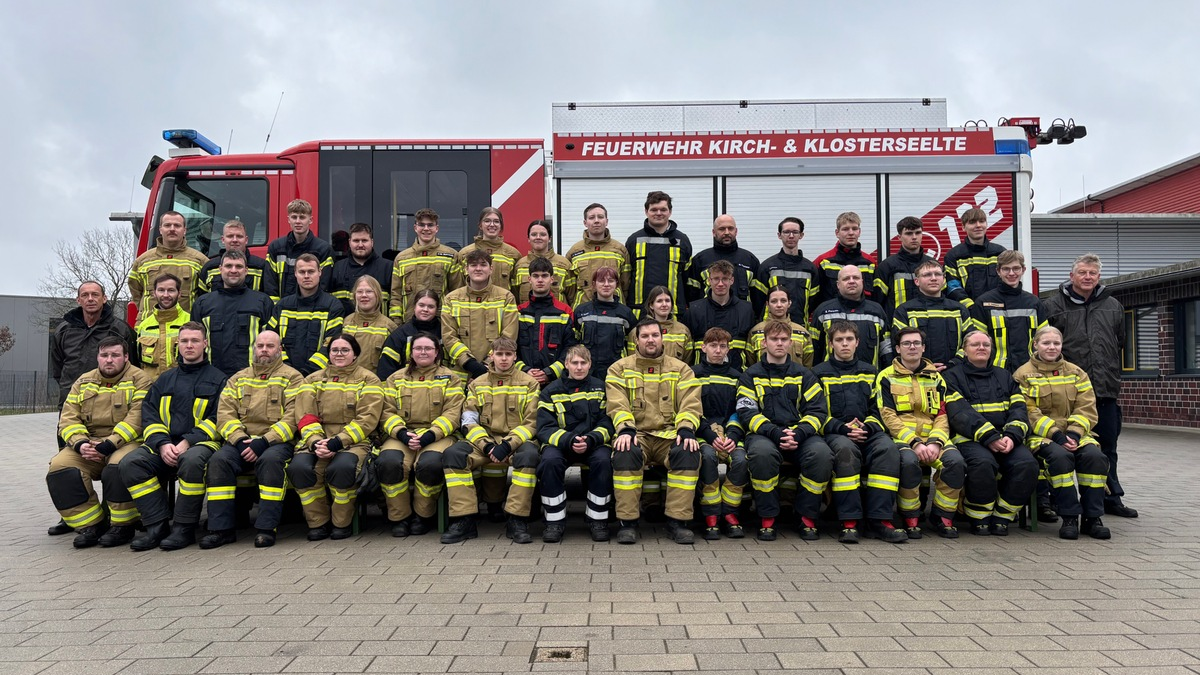 FW-OLL: Erfolgreicher Abschluss der Grundausbildung bei der Feuerwehr - Foto: presseportal.de