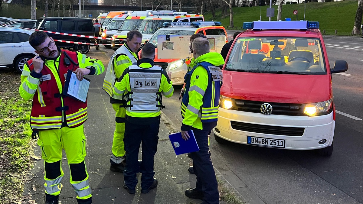 FW-BN: Rettungsdienstliche Maßnahmen bei Großversammlung in Bonner Rheinaue - Foto: presseportal.de