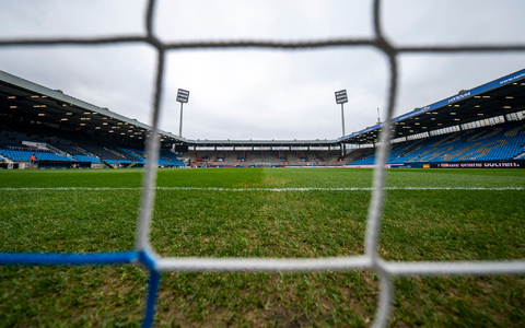 Ein Fußballtor ist in Erlangen umgestürzt und hat ein Kind tödlich verletzt. (Symbolbild) - Foto: David Inderlied/dpa