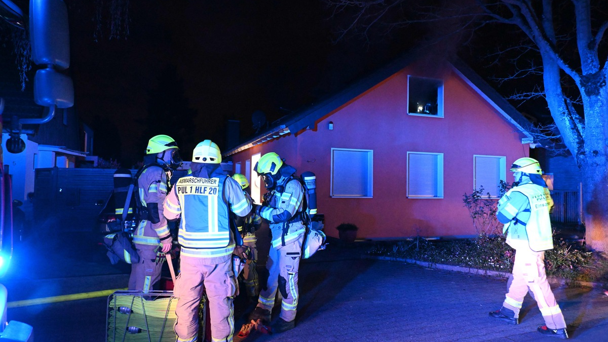 FW Pulheim: Sinnersdorf - Feuer im Dachgeschoss - Foto: presseportal.de