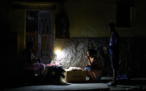 Das kubanische Stromnetz ist marode und auf Öl angewiesen. (Archivbild) - Foto: Ramon Espinosa/AP/dpa