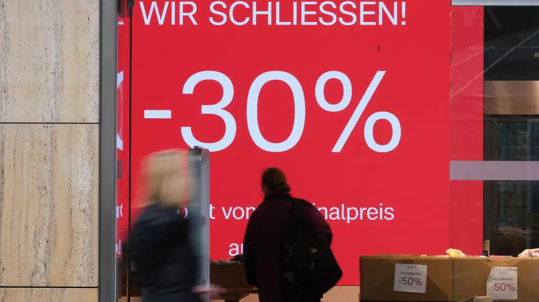 Die Zahl der Schließungen im Einzelhandel übersteigt die der Neueröffnungen deutlich. - Bild: Bernd Weißbrod/dpa