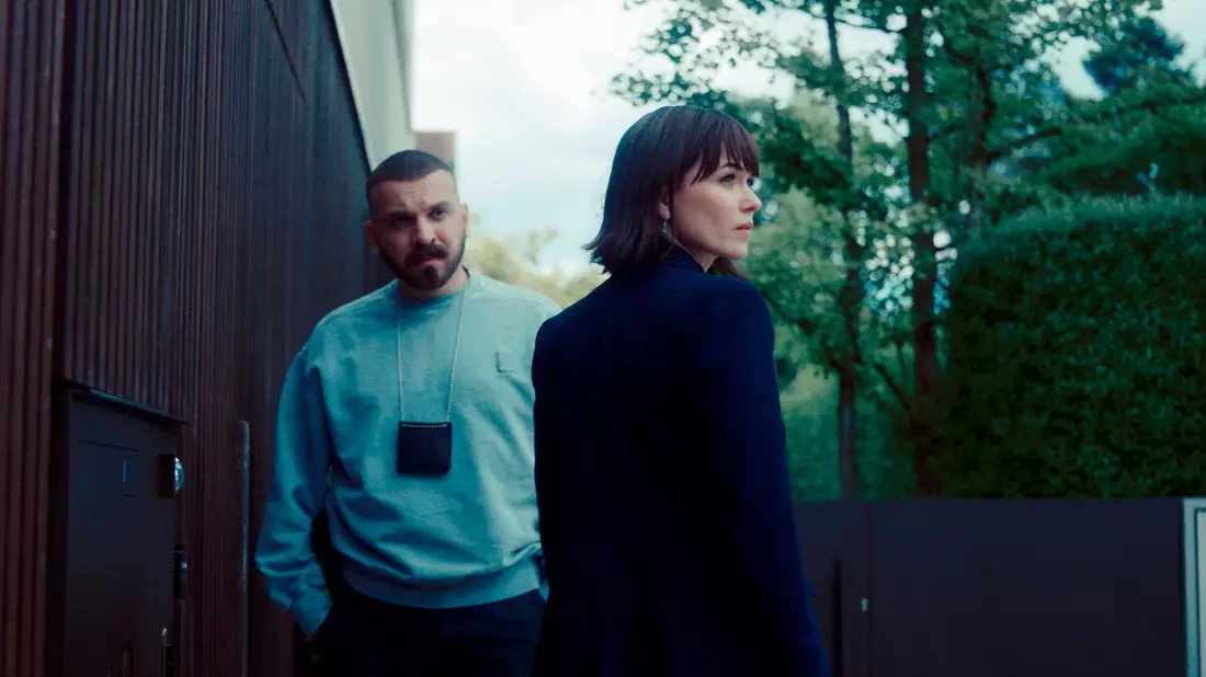 Je tiefer Hamza Kulina (Edin Hasanovic) und seine Kollegin Maryam Azadi (Melika Foroutan) in den Fall eintauchen, desto mysteriöser wird dieser.  - Bild: Rick Ostermann/ARD Degeto Film/dpa