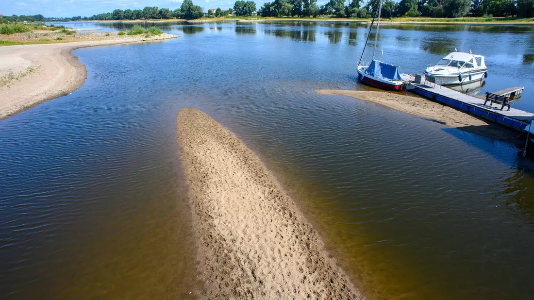 Immer wieder führt Trockenheit zu stark sinkenden Wasserpegeln in Flüssen und Seen. (Archivbild) - Bild: Klaus-Dietmar Gabbert/dpa