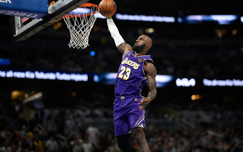 LeBron James hat nun die meisten Spiele in der NBA-Geschichte absolviert. - Foto: Phelan M. Ebenhack/AP/dpa