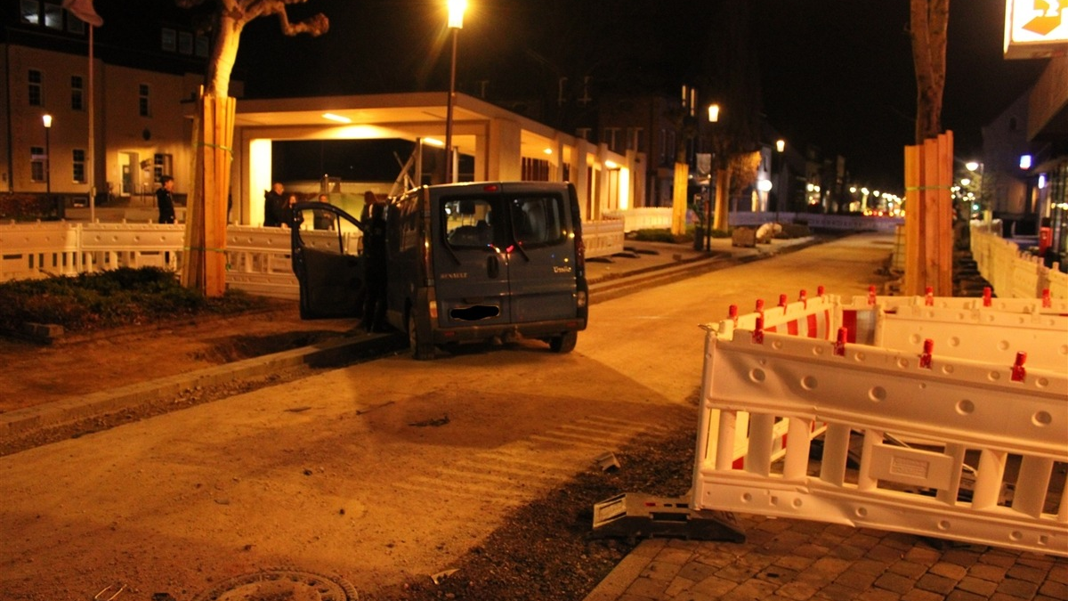 POL-DN: Trunkenheitsfahrt endet an der Laterne - Foto: presseportal.de