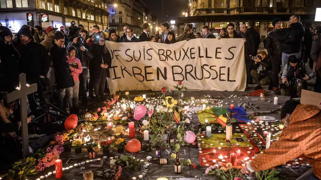 Bei den Anschlägen am Flughafen und einer U-Bahn-Station in Brüssel töteten drei islamistische Selbstmordattentäter mehr als 30 Menschen, mehr als 300 wurden verletzt. (Archivbild) - Bild: Christophe Petit Tesson/EPA/dpa