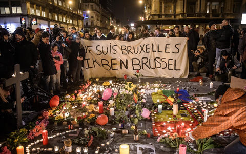 Bei den Anschlägen am Flughafen und einer U-Bahn-Station in Brüssel töteten drei islamistische Selbstmordattentäter mehr als 30 Menschen, mehr als 300 wurden verletzt. (Archivbild) - Foto: Christophe Petit Tesson/EPA/dpa