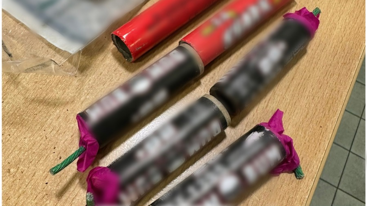 BPOL NRW: Marihuanakonsum am Bahnsteig führt zu Fund von Waffen und Böllern - Bundespolizei stellt Mann fest - Foto: presseportal.de