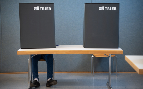Die Wahllokale sind bis 18.00 Uhr geöffnet - Foto: Harald Tittel/dpa