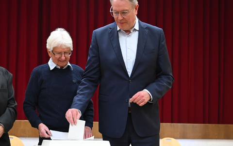 Mit Blick auf das Ergebnis betonte Schweitzer: «Es wird knapp, das weiß man. Das ist in Rheinland-Pfalz so.»  - Foto: Uli Deck/dpa