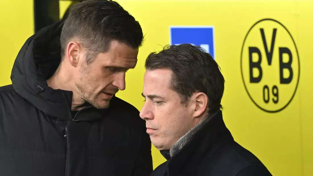 Dem bisherigen Sportdirektor Sebastian Kehl (l) war Lars Ricken (r) bereits als Sport-Geschäftsführer vor die Nase gesetzt worden.  - Bild: Bernd Thissen/dpa