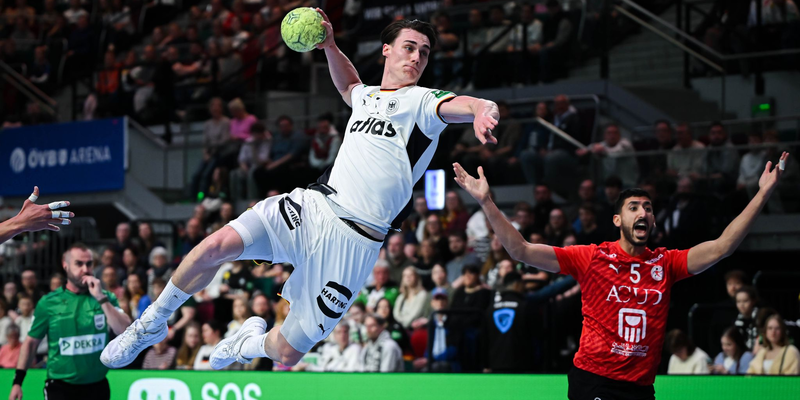 Miro Schluroff gab im März 2025 sein Debüt im DHB-Team. - Foto: Sina Schuldt/dpa