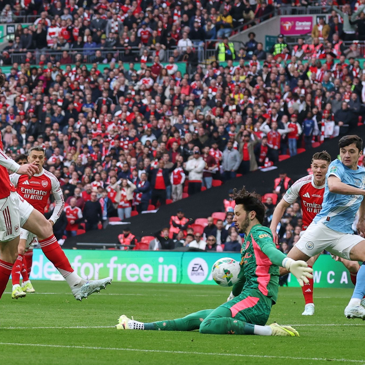 Vergibt Chance gegen City-Torwart James Trafford: Kai Harvertz. - Foto: Richard Pelham/AP/dpa