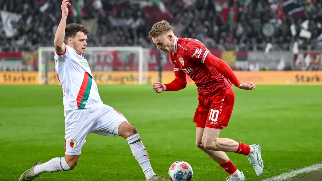 Viel ging in der Offensivbe beim VfB über Außenstürmer Chris Führich (r).  - Bild: Harry Langer/dpa