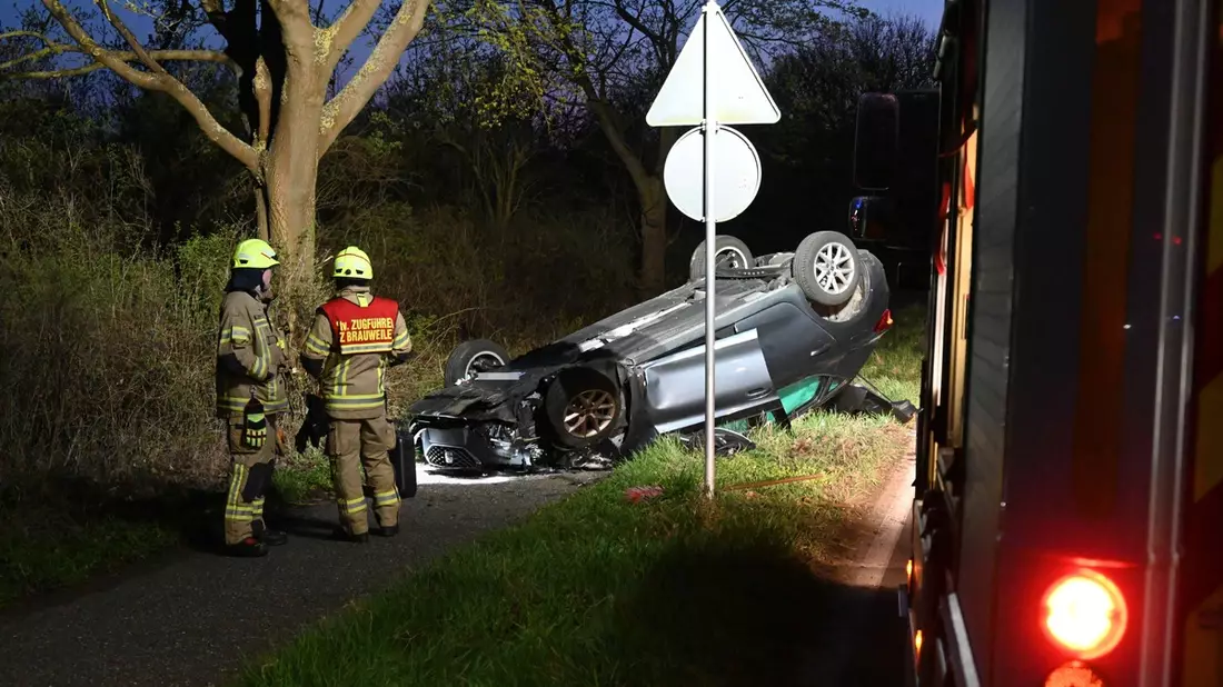 FW Pulheim: Brauweiler - Verkehrsunfall auf Landstraße - Bild: presseportal.de
