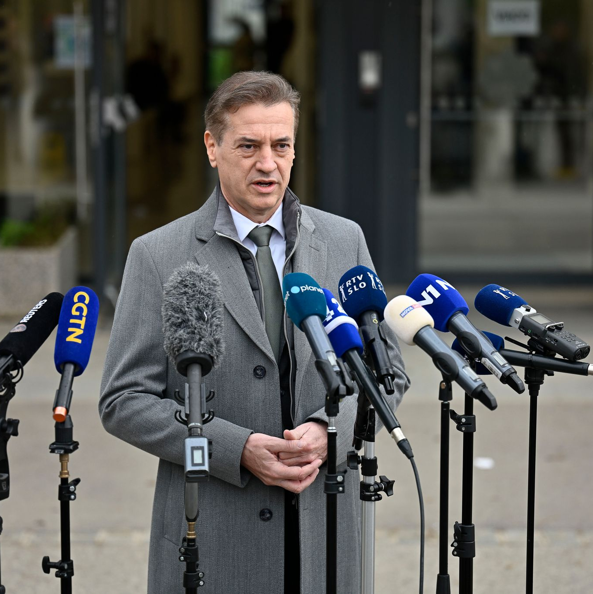 Premier Golob erhob nach der Wahl den Regierungsanspruch, es ist aber fraglich, ob im neuen Parlament die dafür nötige Mehrheit hat.  - Foto: Denes Erdos/AP/dpa