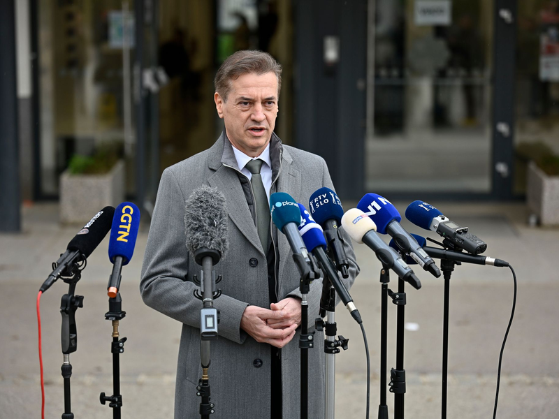 Premier Golob erhob nach der Wahl den Regierungsanspruch, es ist aber fraglich, ob im neuen Parlament die dafĂŒr nötige Mehrheit hat. - Foto: Denes Erdos/AP/dpa