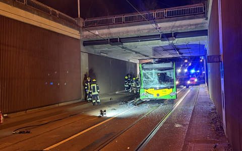 FW-OB: Auffahrunfall auf der Trasse mit zwei Bussen - mehrere Verletzte - Foto: presseportal.de