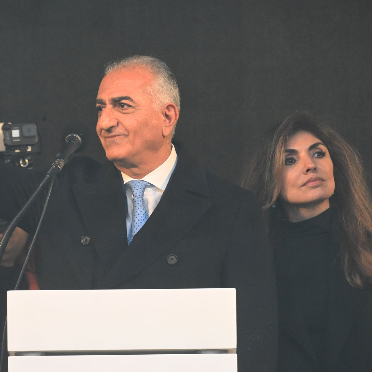 Monarchistische Gruppen sehen Schah-Sohn Reza Pahlavi als politischen Anführer der Opposition. (Archivbild) - Foto: Felix Hörhager/dpa