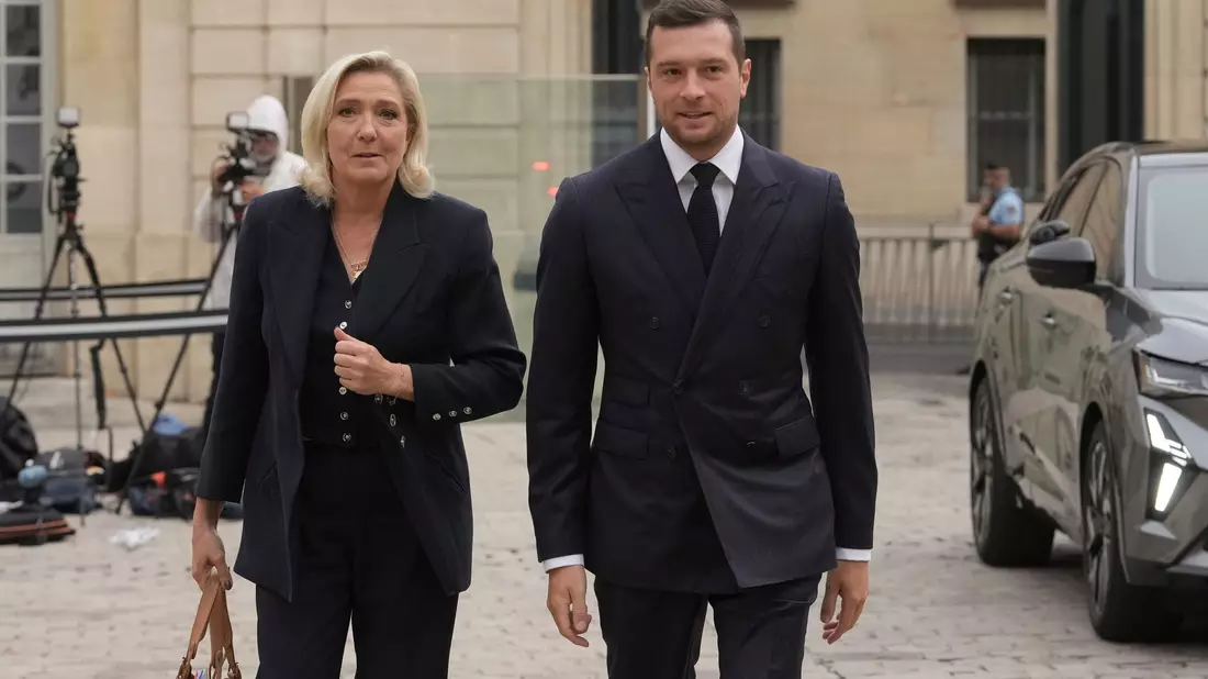 Die RN-Spitze um Le Pen und Bardella hofft auf einen Machtwechsel auf nationaler Ebene. (Archivbild) - Bild: Thibault Camus/AP/dpa