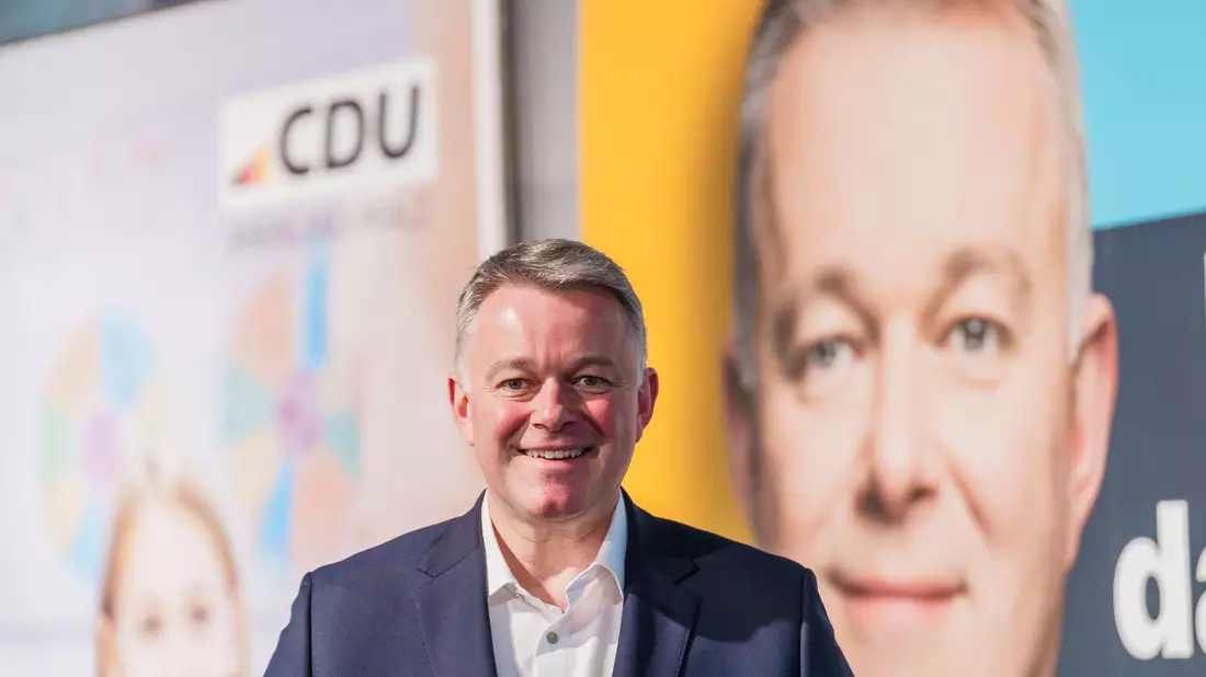 Schnieder will nun als Ministerpräsident in die Staatskanzlei einziehen.  - Bild: Andreas Arnold/dpa