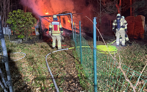 FW-RS: Laubenbrand - Foto: presseportal.de