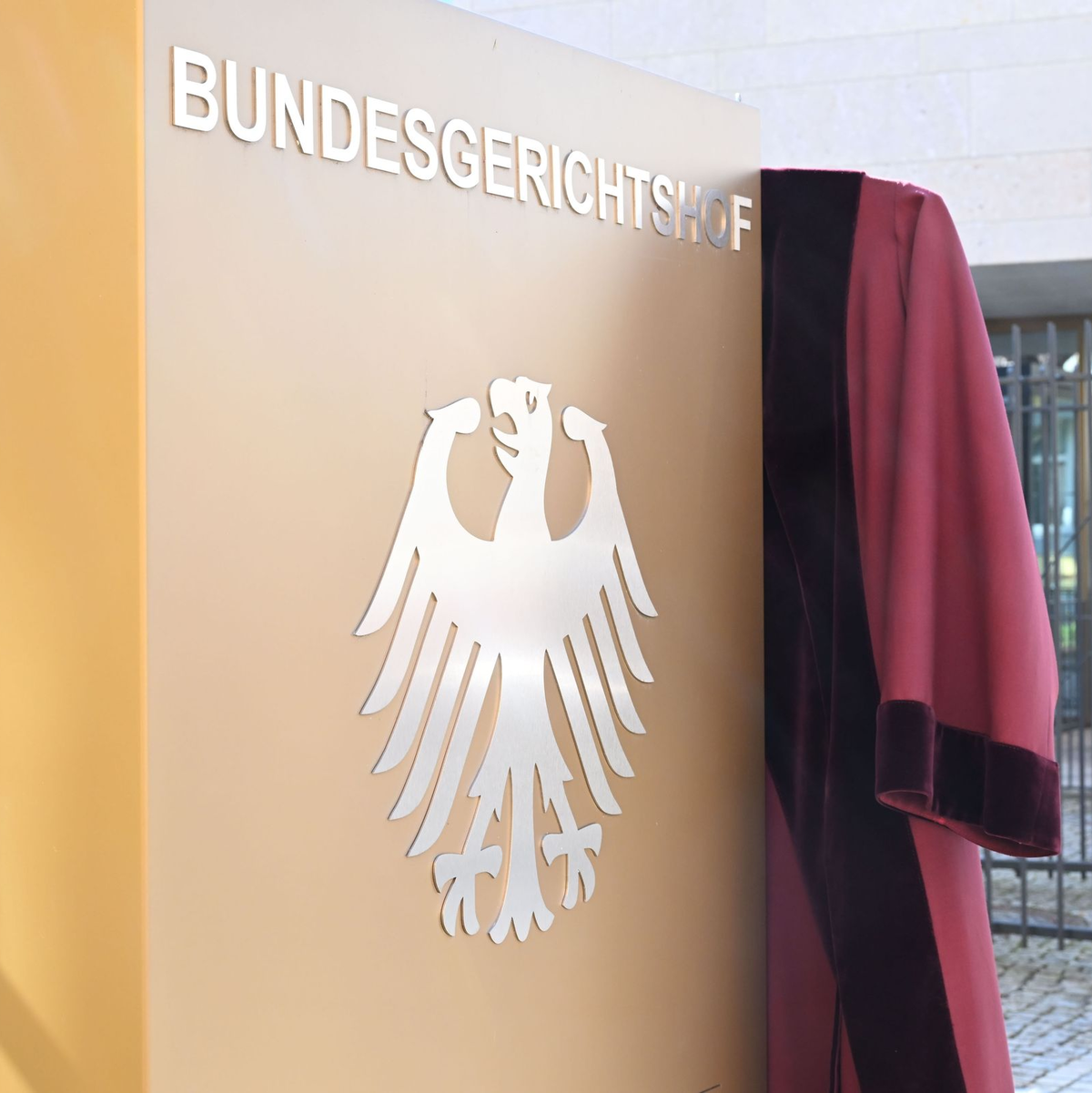 Die rote Robe ist seit Jahrzehnten Amtstracht an Deutschlands obersten Gerichtshöfen. - Foto: Uli Deck/dpa